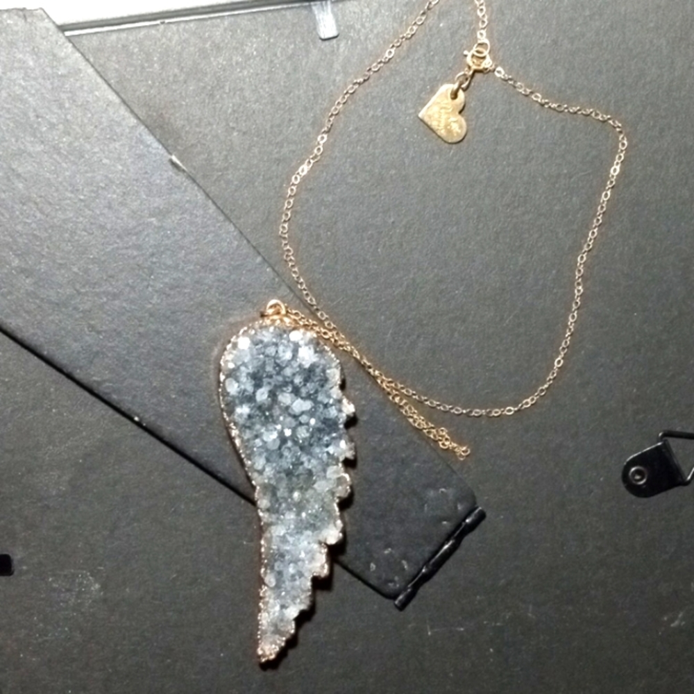 Love, Poppy' Charcoal Druzy crystal pendant on 18" 14k gold pleated chain. New.